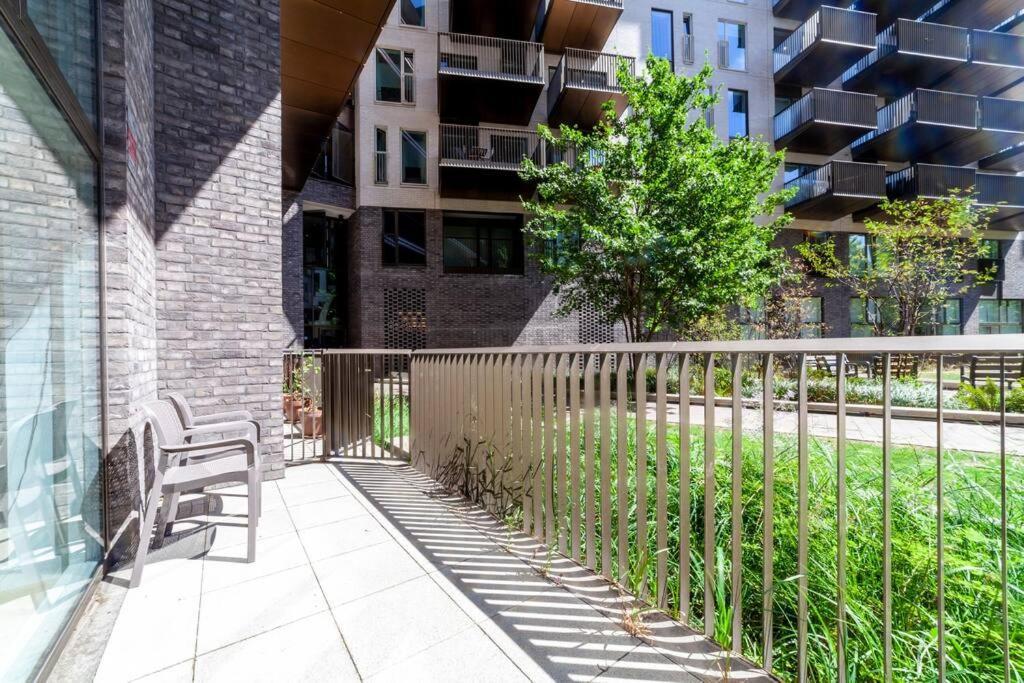 Apartamento Stunning New 3 Bdr Duplex Wbalcony, East Londres Exterior foto